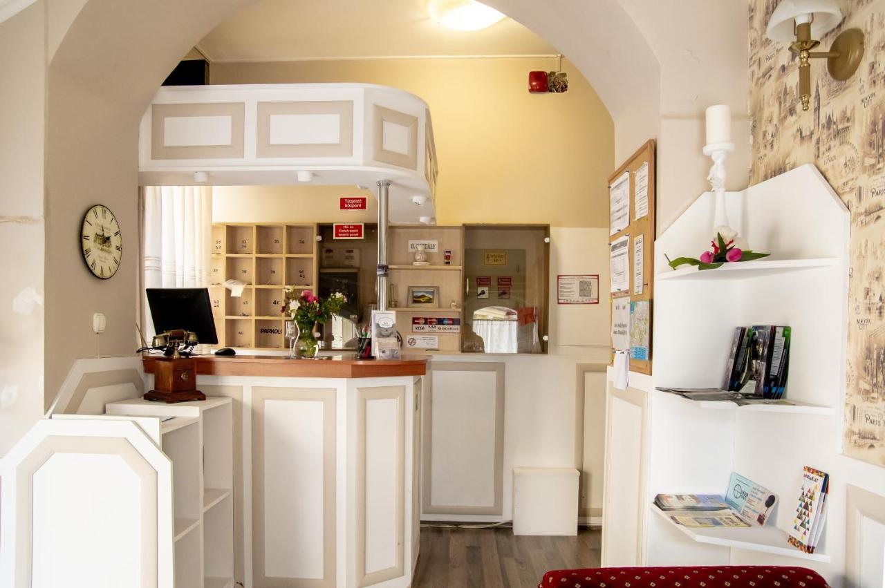 Gyula Panzio Hotel Buitenkant foto