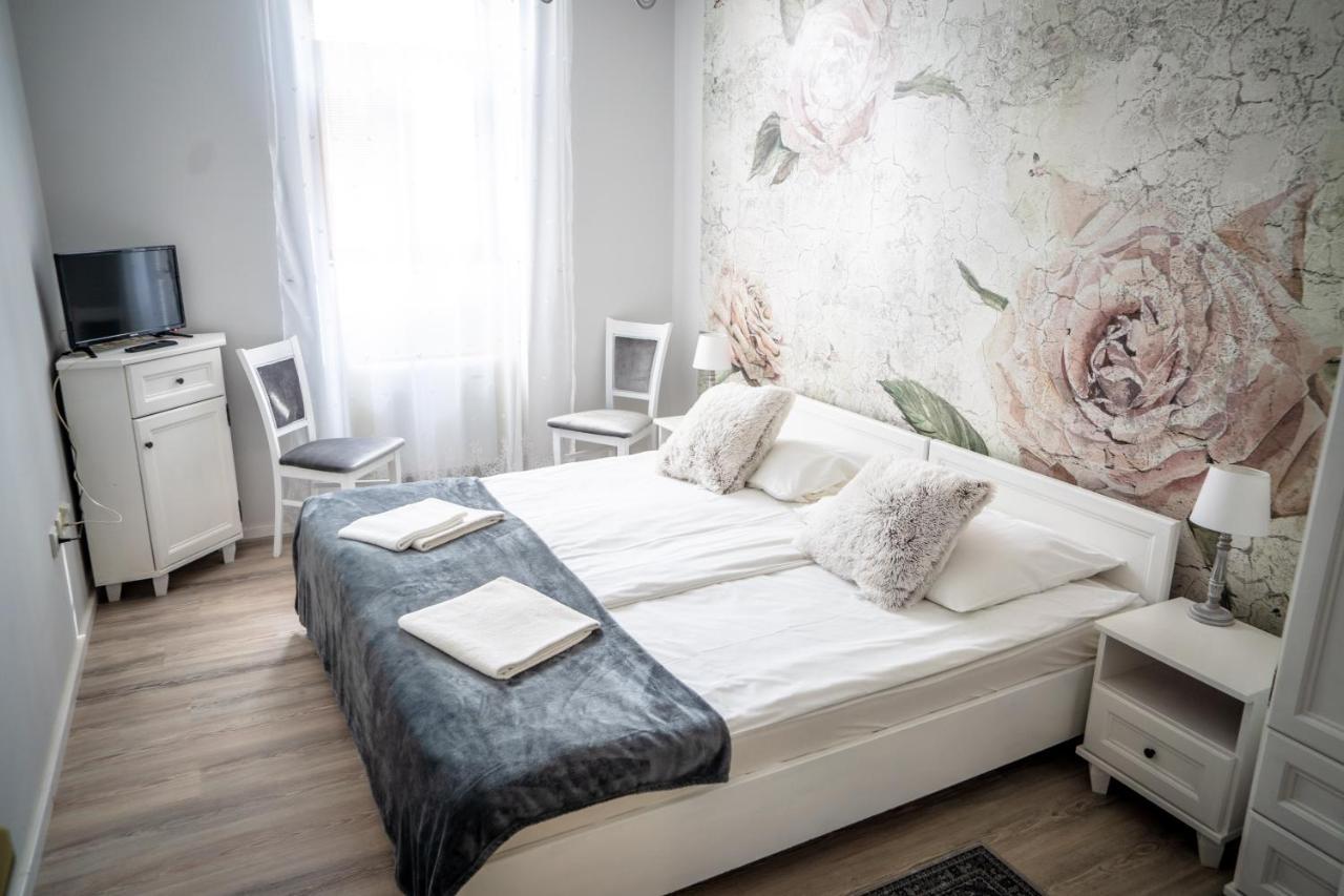 Gyula Panzio Hotel Buitenkant foto
