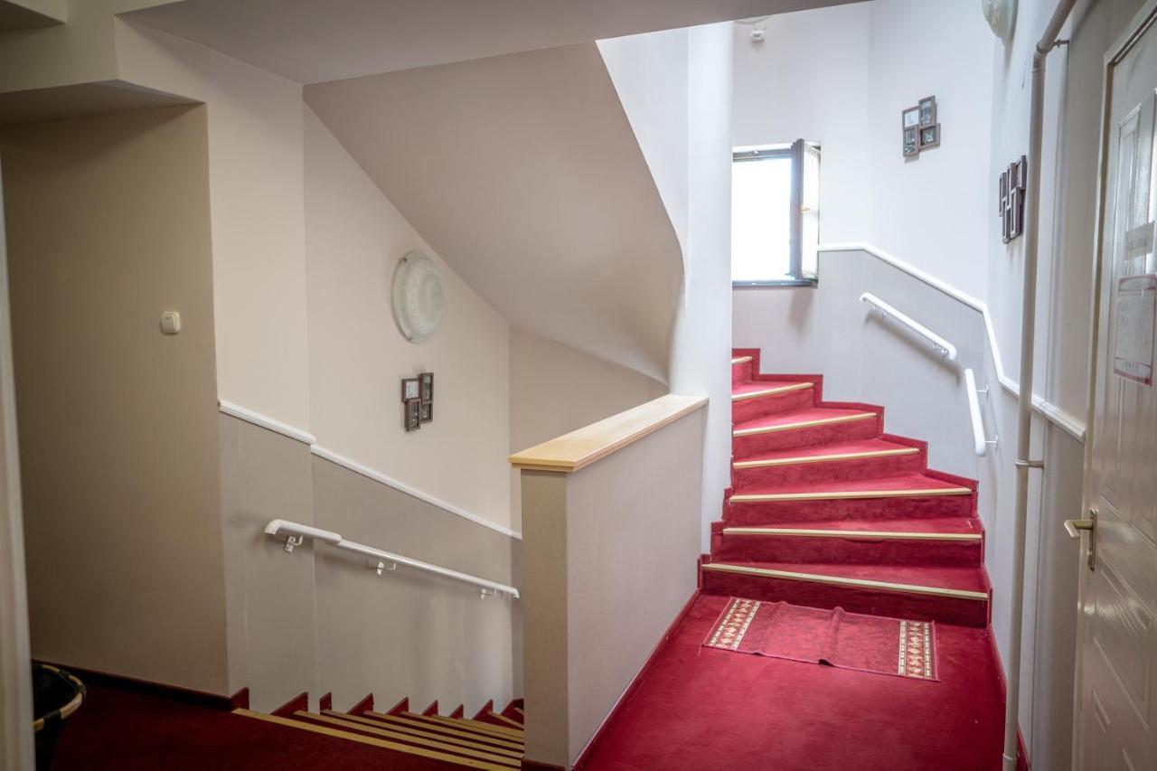 Gyula Panzio Hotel Buitenkant foto