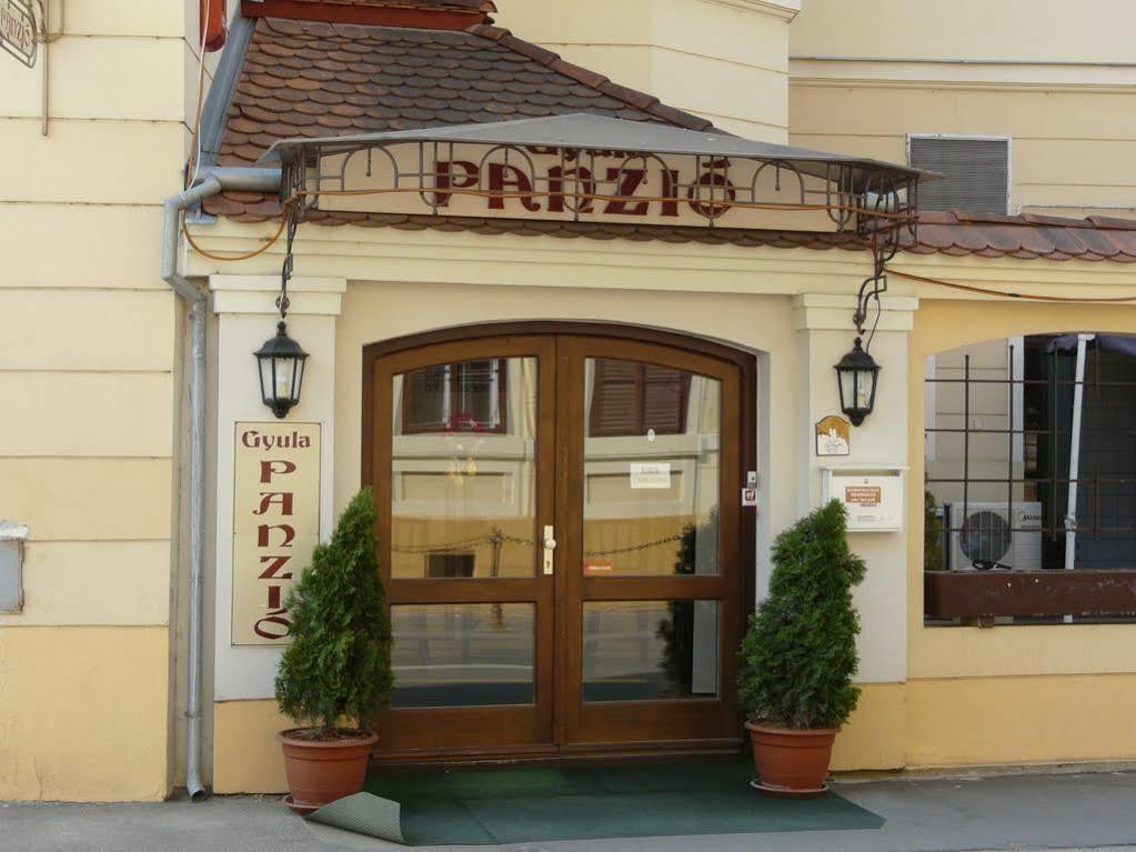 Gyula Panzio Hotel Buitenkant foto