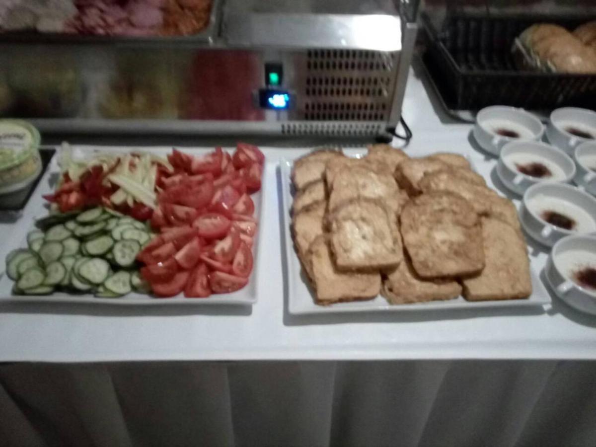 Gyula Panzio Hotel Buitenkant foto