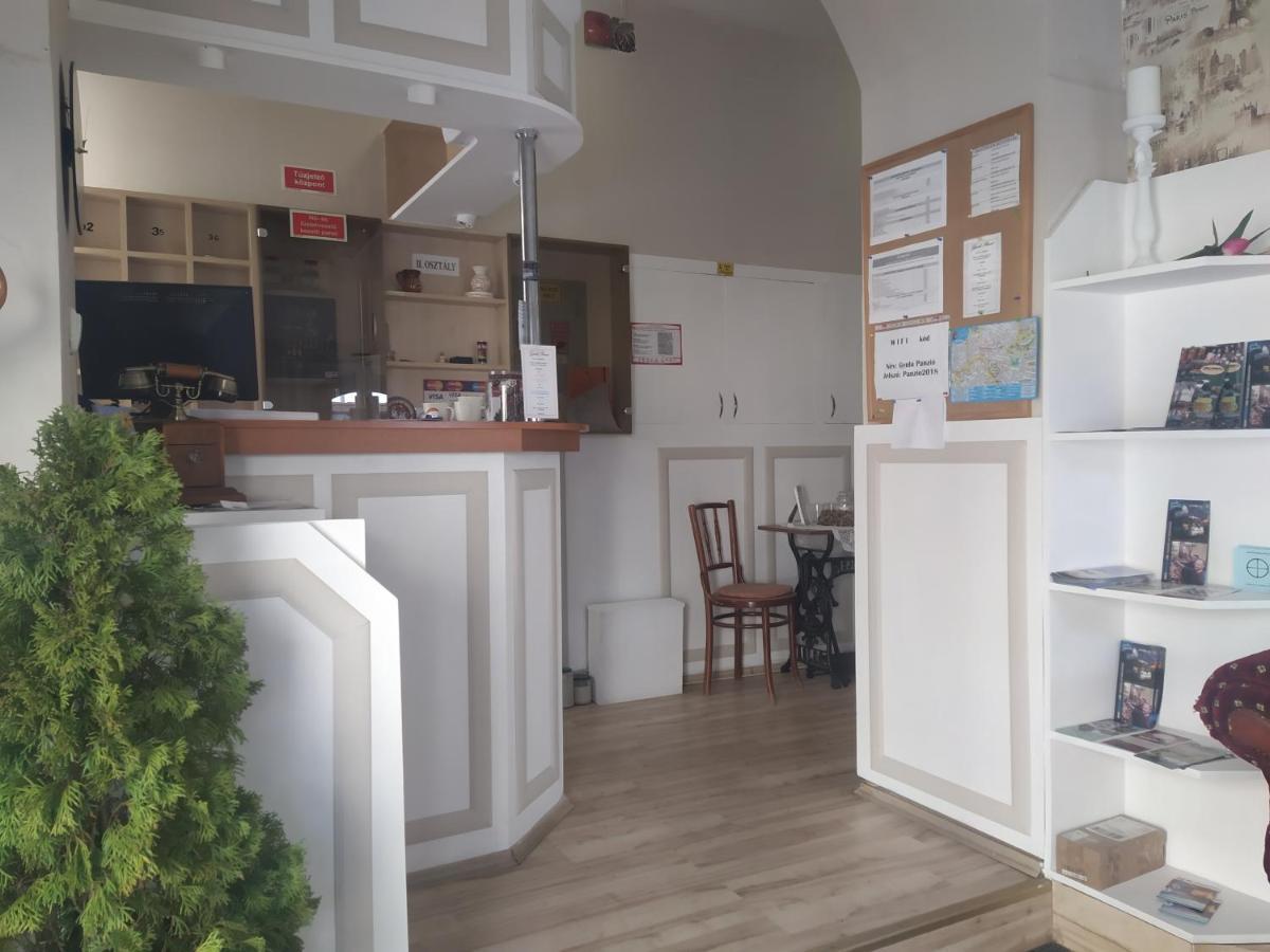 Gyula Panzio Hotel Buitenkant foto